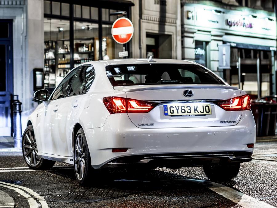  Lexus GS300h F-Sport 2013 года  (UK) (фото 10 из 11)